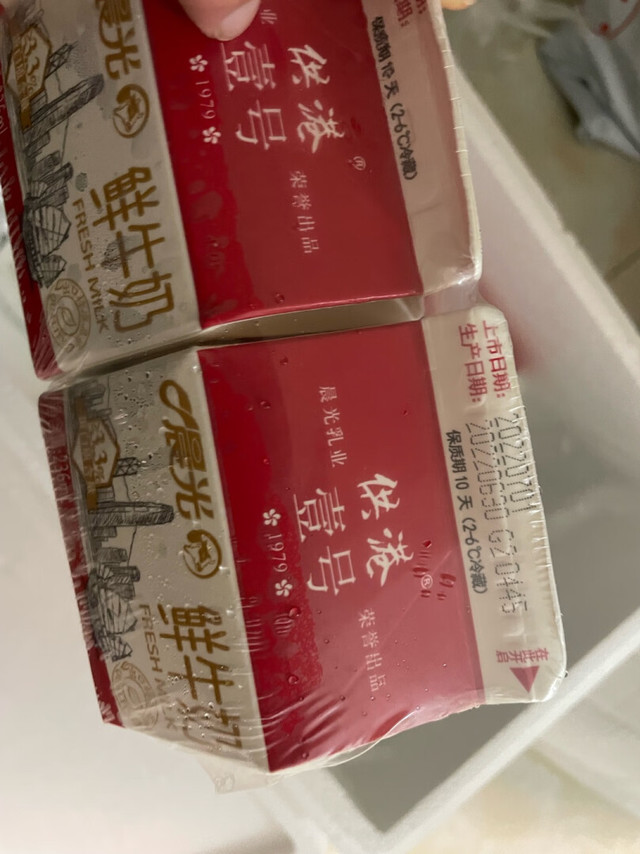 晨光鲜牛奶，深圳本地品牌，现在被华侨城集