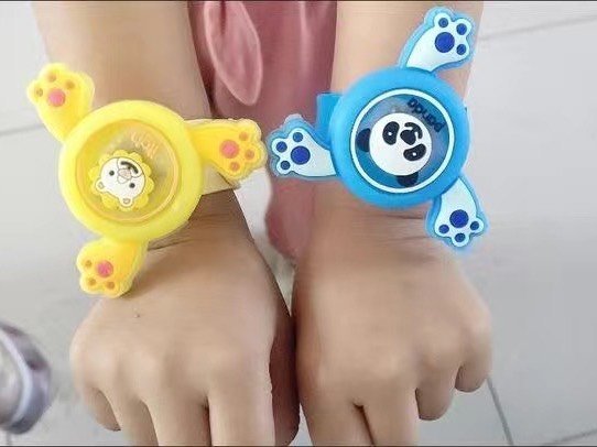 旋转还发光，来做这条街最亮的娃吧~