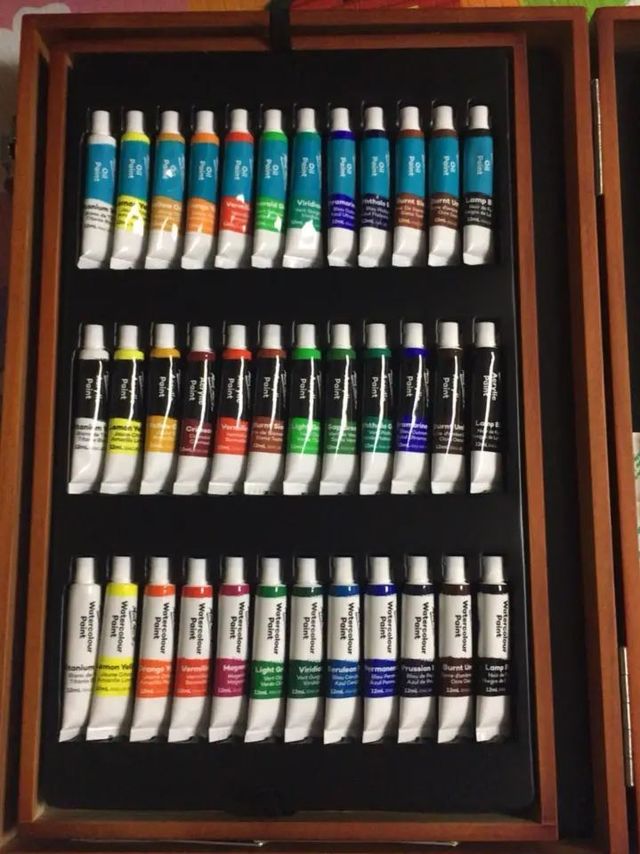 精美，送礼也很拿得出手各种画笔都有