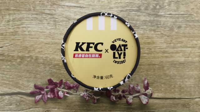 KFC×噢麦力香草味燕麦雪糕，色香味俱全