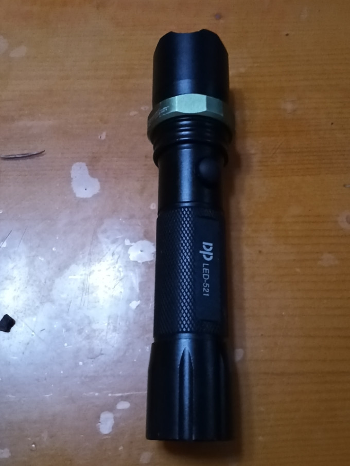 强光透镜手电筒