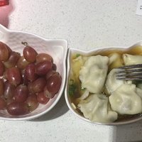 早餐就吃个水饺加提子吧！