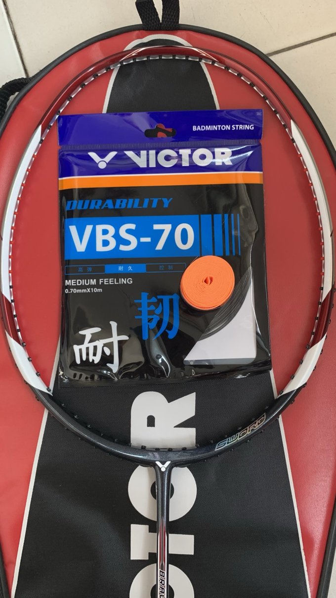 威克多羽毛球拍