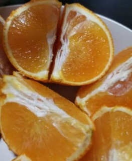 果冻橙，果肉脆，水分多甜
