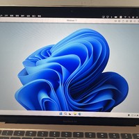 macbook的内存容量8g够用吗？不，16g必须的。虚拟机太好用了。win11就像是mac的一个app。建议直接16g内