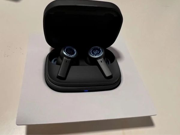 音质非常好，小巧时尚，适合听歌和音乐