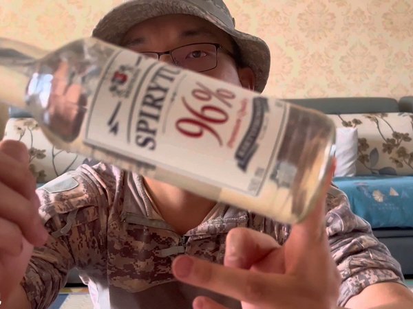 新疆人喝不了一杯白酒？硬刚生命之水伏特加