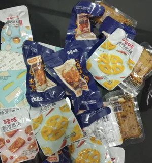 百草味 【3件起售】麻辣零食大礼包445g鸭脖