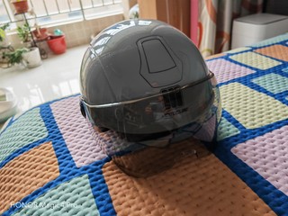 野马电动车头盔外观俊朗安全性能高