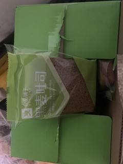 良品铺子的黑麦面包很赞