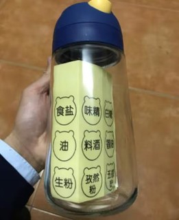 壶嘴能自动打开，油也不会漏到外面