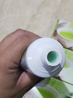 绿茶味的竹盐牙膏