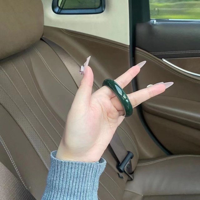 这条镯子真的显白又显贵！