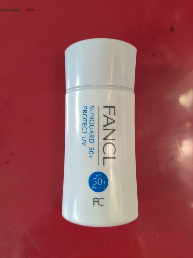 轻薄,易涂抹,防晒效果非常好,用了很多年了 fancl/芳珂 品