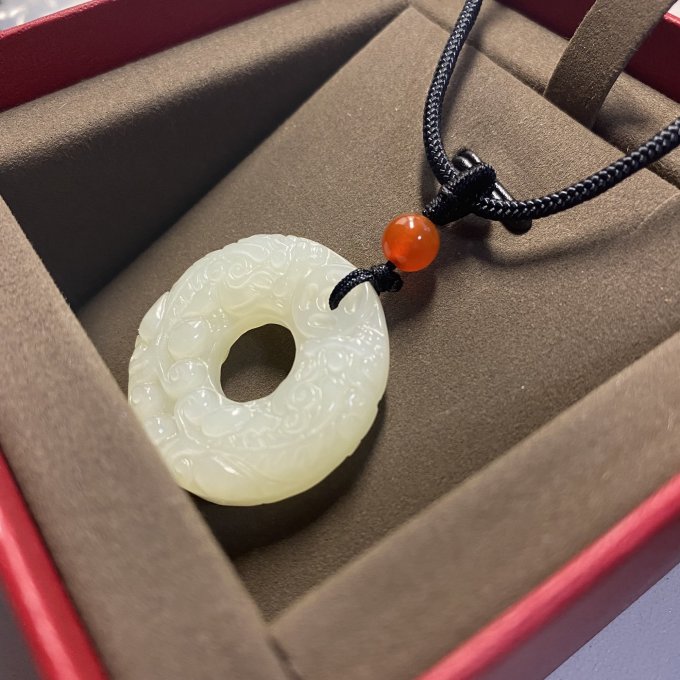 周大生宝玉石项链