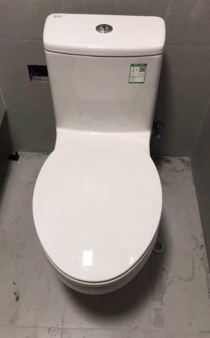 一次性冲洗很好 用料做工:美标的马桶用料很扎实,构筑按键特别好经久