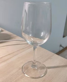 玻璃杯质量真不错，做工没得说，很精致