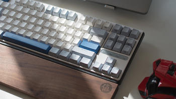 怎么又买了把一模一样的杜伽K620W三模无线键盘？不，这次是白光版！