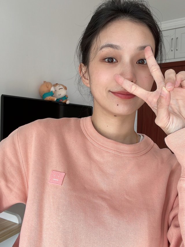 很喜欢这件粉色的卫衣可可爱爱的