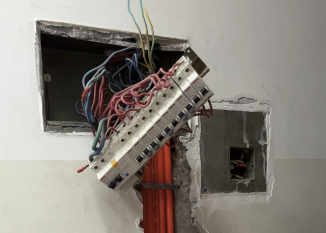 漏电&短路&跳闸，插座还松垮易燃，家庭怎么用电更安全？