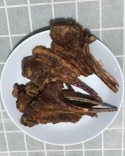 烤羊排吃，味道一级棒,肉质细嫩鲜美新鲜