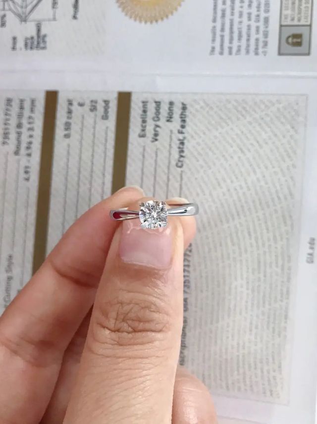 非常非常满意，1克拉的，性价比很高