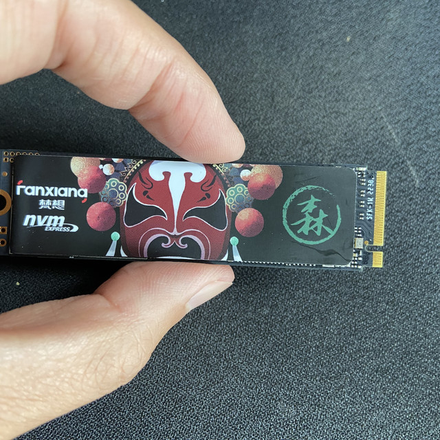 固态硬盘也玩国潮？然鹅翻车了？