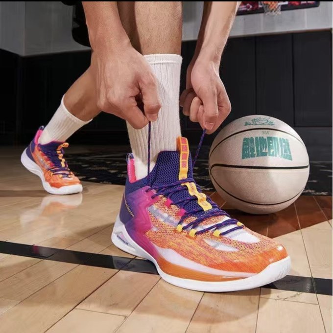 361°篮球鞋怎么样 94元买双炫酷炸裂的阿隆戈登战靴,超值了!