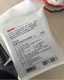 垃圾袋较厚实，不会一碰就破，承重较好