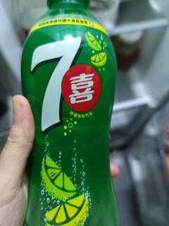 喝碳酸饮料是真的很快乐的