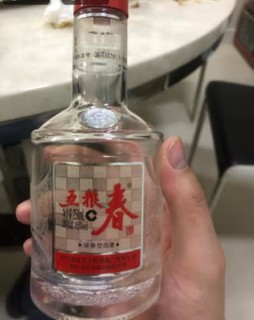 这款五粮春入口香味浓郁，绵甜，香味很协调