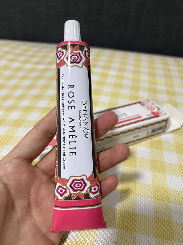 秋冬香香的护手霜擦起来