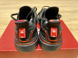 Adidas ultraboost 20 中国春节系列跑鞋