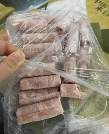 祁连牧歌的谷饲肥牛卷肉很紧实，吃起来很香