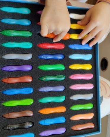 彩色儿童腊笔真不错孩子超喜欢，真的不脏手