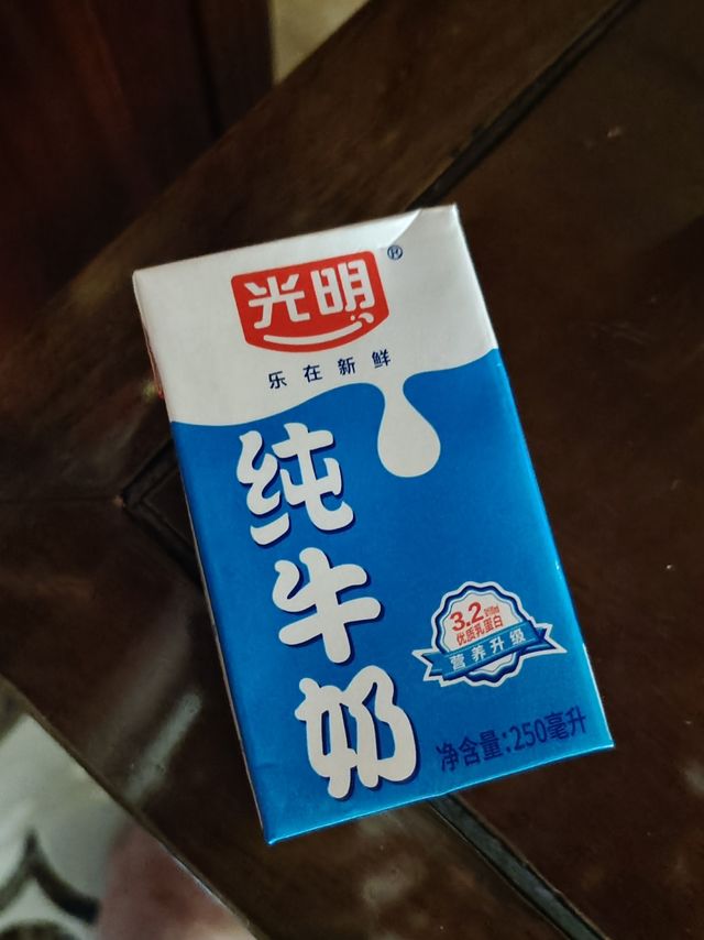 现在各式各样的牛奶品牌 价格越来越贵了