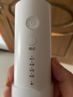 便携小圆管，​冲牙器真的好用。