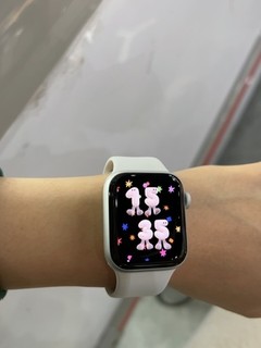 /苹果 Apple Watch SE；银色铝金属表壳；白