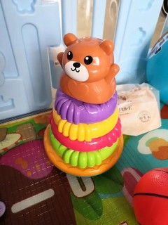 色彩鲜艳，孩子喜欢，小熊玩偶也很可爱。