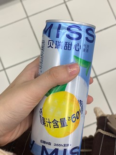 菠萝女孩不能超过气泡酒