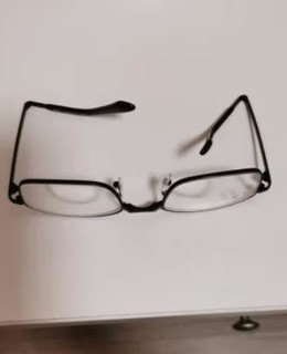 送给父亲的眼镜 老人戴起来很舒服。