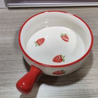 实用高颜值的草莓手柄碗