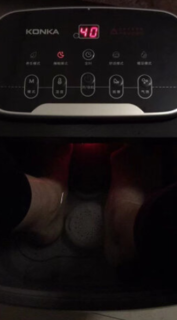 洗脚盆可以自动加热，调节温度，按摩脚底