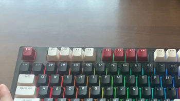 组装一把自己满意的无线机械键盘（光头哥940v3+乳壳G黄pro轴+rk98拆机键帽）