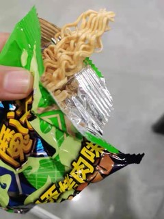  魔法士干脆面整箱捏碎脆零食大礼包小吃魔