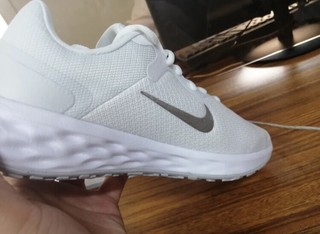 Nike跑步鞋，入门级的闭眼入系列？👟