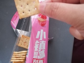 一口一个方方正正的薯脆