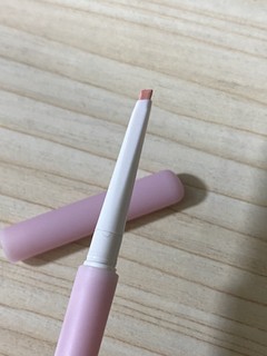 粉色的眼线胶笔真的很特别