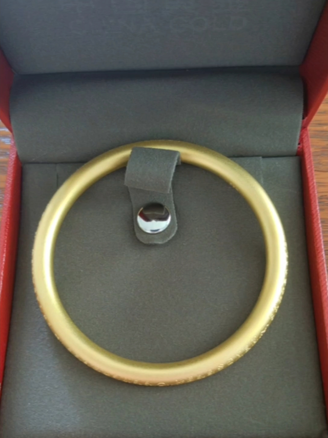 分量感十足的足金手镯拆箱