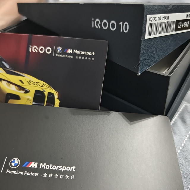 抵不住iQOO10的价格诱惑，直屏均衡手机